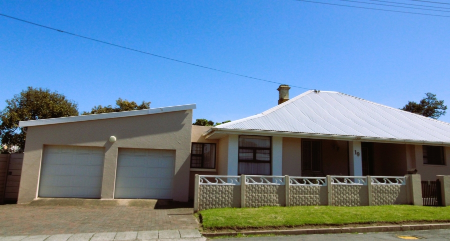 5 Bedroom Property for Sale in Cambridge Eastern Cape